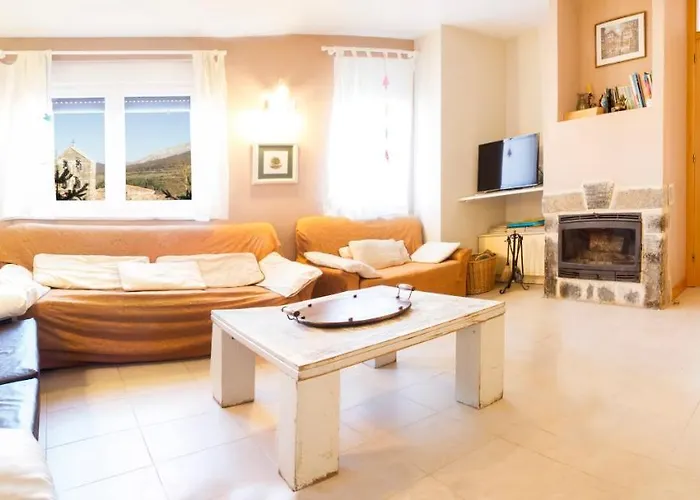 Llosa Planta Primera Y Planta Baja 샬레 *